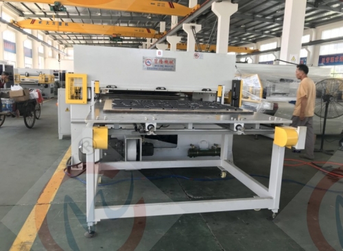 ML.COM网站 汽车座椅面料裁断机